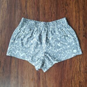 Vuori Women's Gray Leopard Chic Casual Outdoor Workout Athleisure Shorts Size S